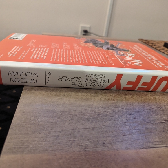 Buffy the Vampire Slayer Season 8 Volume 1 (First Edition) - Picture 6 of 6